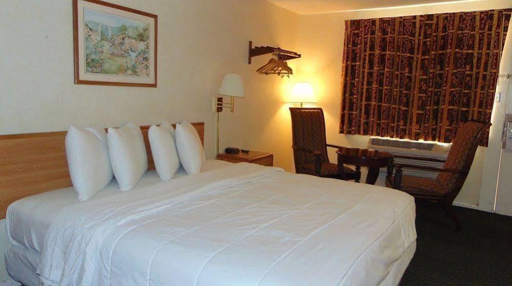 Oceanside Lodge Marmora Εξωτερικό φωτογραφία